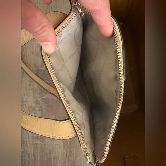 Michael Kors Tricolor Leather Gemma Small Tote Bag - Picture 14 of 16